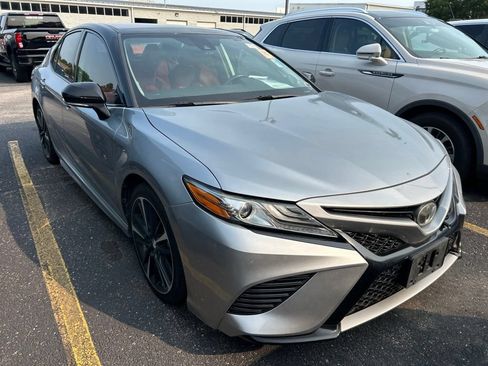 Used 2019 Toyota Camry XSE w/ Navigation Package FWD image 5