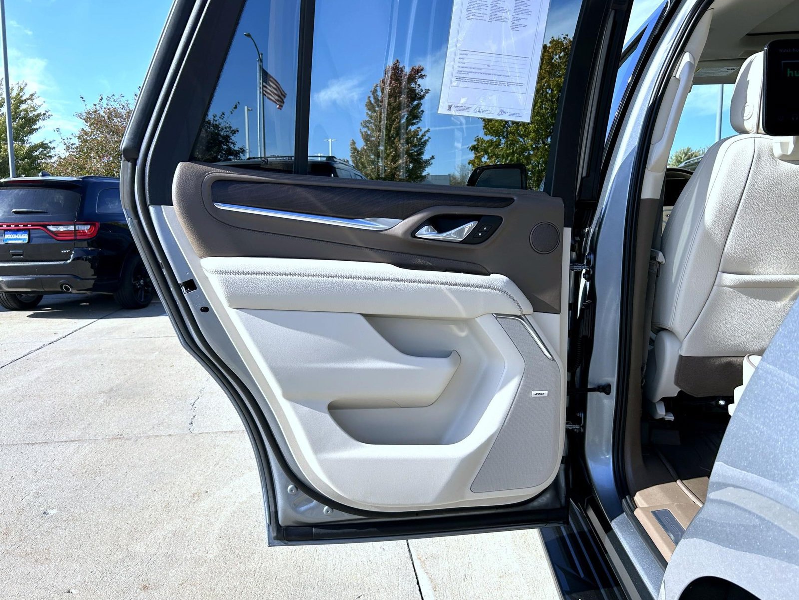 Used 2024 GMC Yukon Denali w/ Advanced Technology Package AWD/4WD image 29