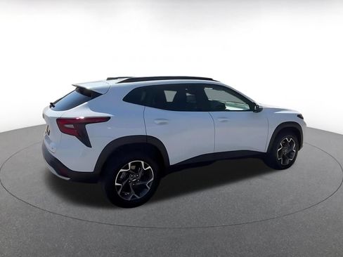 Used 2025 Chevrolet Trax LT FWD image 15