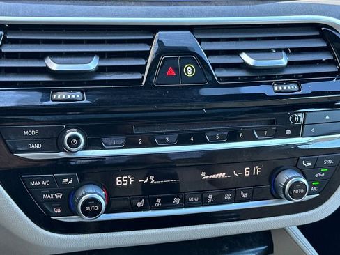 Used 2019 BMW 530e w/ M Sport Package image 22