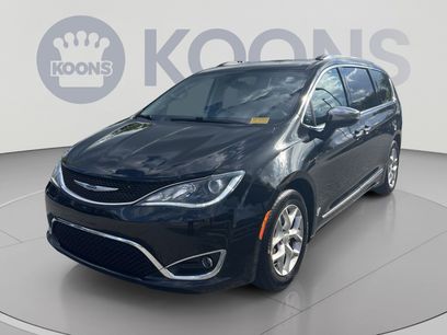 Used 2019 Chrysler Pacifica Limited w/ 8-pass Seating Package