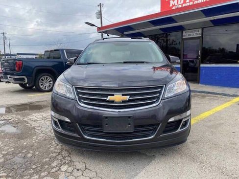 Used 2016 Chevrolet Traverse LT w/ Style and Technology Package FWD image 2