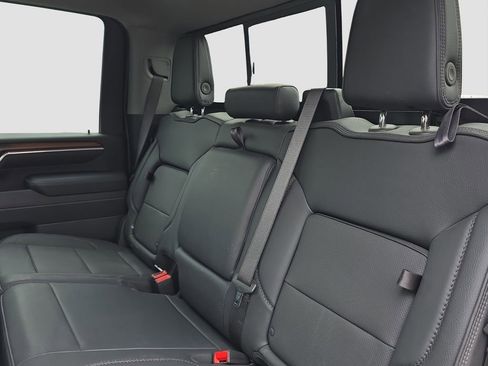 Used 2025 GMC Sierra 2500 Denali w/ Technology Package image 12