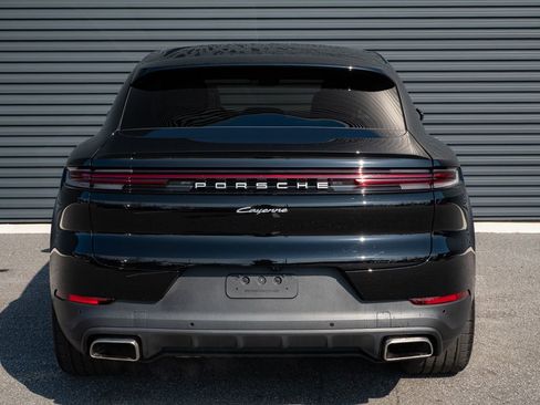 Certified 2024 Porsche Cayenne Coupe image 30
