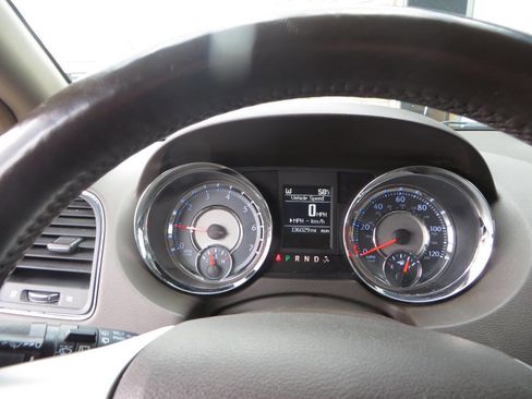 Used 2015 Chrysler Town & Country Touring w/ Driver Convenience Group image 48