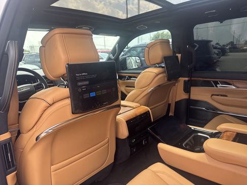 Used 2023 Jeep Grand Wagoneer L Series III w/ Rear Seat Video Group 1 AWD/4WD image 9