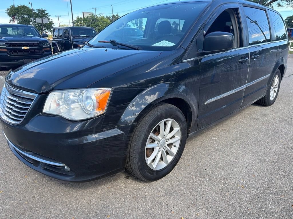 Used 2015 Chrysler Town & Country Touring FWD image 1