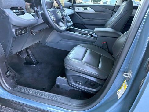 Used 2025 Ford Explorer Active w/ Active Comfort Package RWD image 9