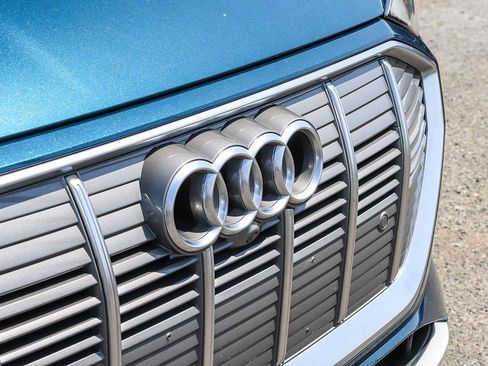 Used 2019 Audi e-tron Prestige w/ Prestige Package AWD/4WD image 6