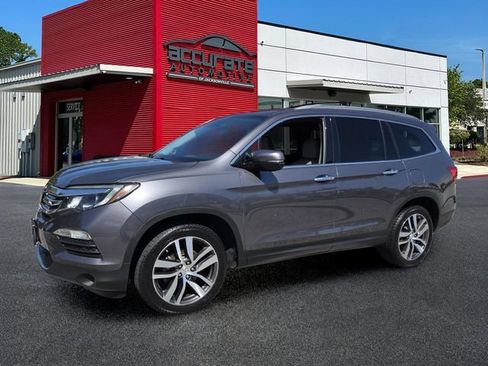 Used 2018 Honda Pilot Touring image 1