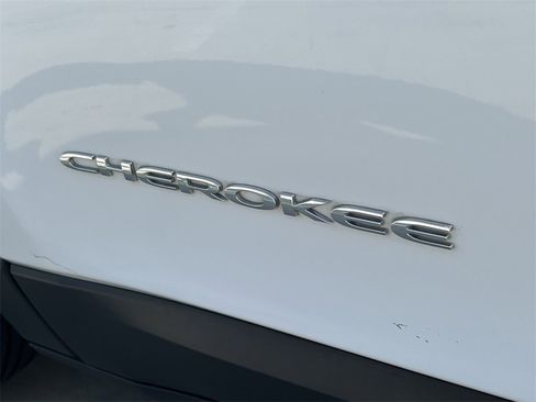 Used 2021 Jeep Cherokee Latitude Lux image 15