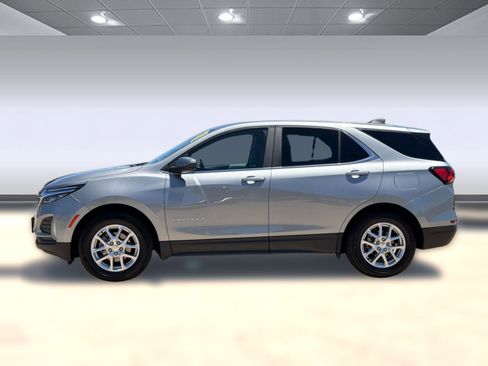 Used 2024 Chevrolet Equinox LT FWD image 2