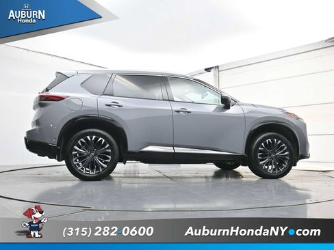 Used 2024 Nissan Rogue Platinum w/ Platinum Premium Package AWD/4WD image 26