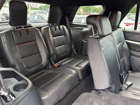 Used 2018 Ford Explorer XLT w/ Equipment Group 202A FWD image 37