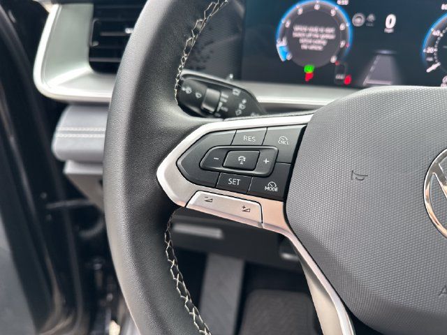 Certified 2025 Volkswagen Tiguan SE AWD/4WD image 18