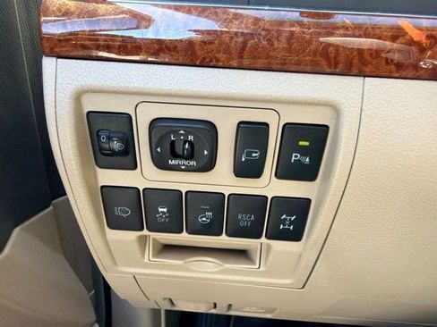 Used 2013 Toyota Land Cruiser AWD/4WD image 23