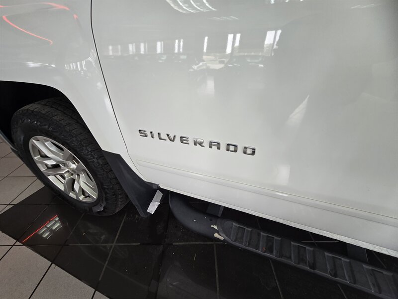 Used 2017 Chevrolet Silverado 1500 LT w/ All Star Edition AWD/4WD image 35