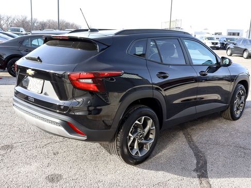 Used 2025 Chevrolet Trax LT w/ LT Convenience Package image 4