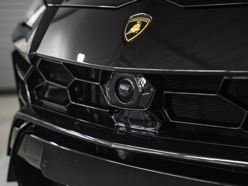 Used 2022 Lamborghini Urus AWD/4WD image 11