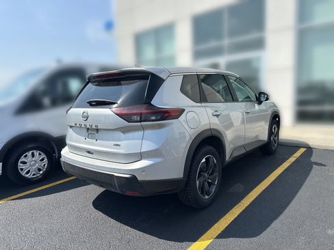 Used 2025 Nissan Rogue SV AWD/4WD image 3