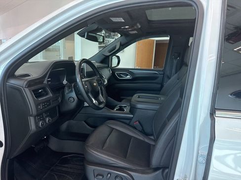 Used 2023 Chevrolet Suburban LT w/ Luxury Package AWD/4WD image 7