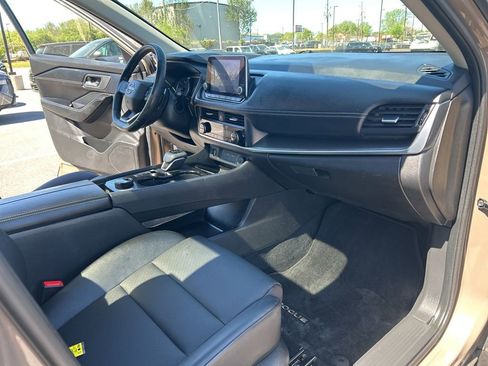 Certified 2025 Nissan Rogue SV w/ SV Premium Package image 28