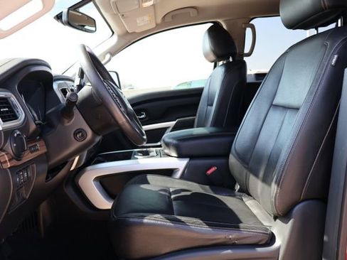 Used 2016 Nissan Titan SL image 9