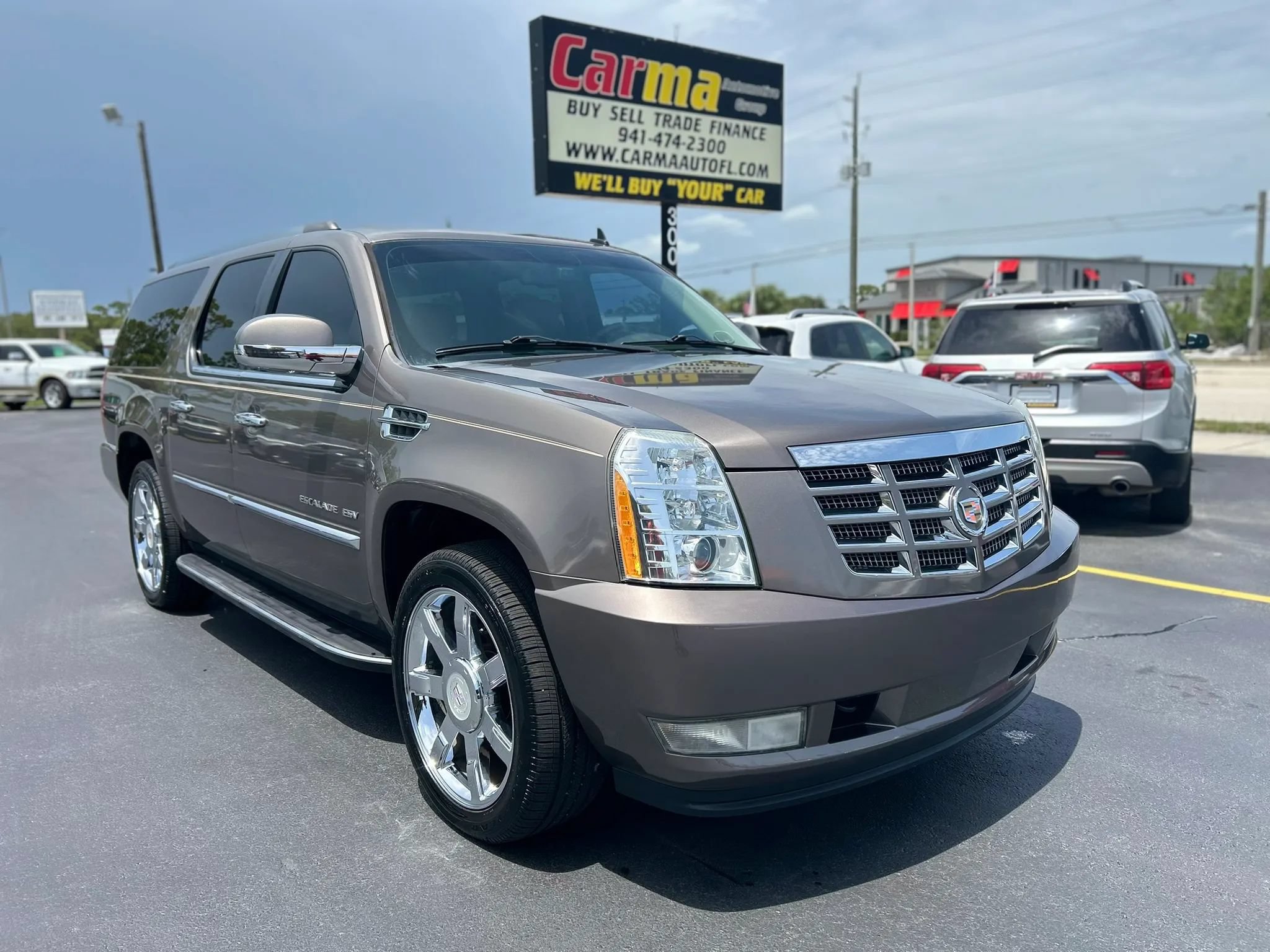 Used 2013 Cadillac Escalade ESV Luxury RWD image 1
