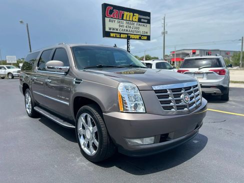 Used 2013 Cadillac Escalade ESV Luxury RWD image 1