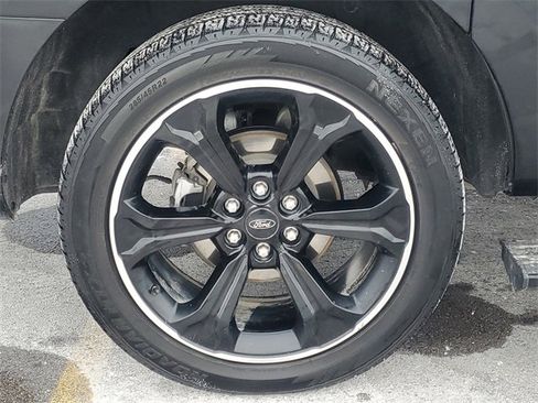 Used 2022 Ford Expedition Max Limited image 9