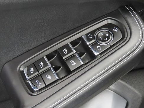 Certified 2022 Porsche Macan AWD/4WD image 37