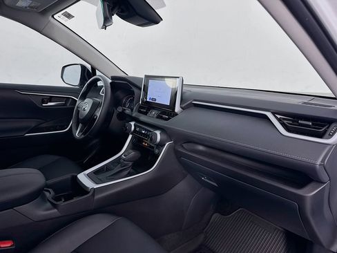 Used 2025 Toyota RAV4 XLE Premium image 38