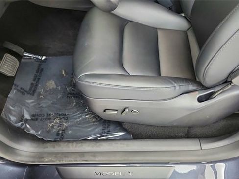 Used 2025 Tesla Model Y Long Range image 32