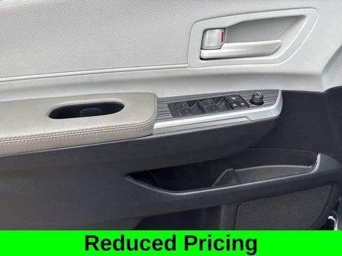 Used 2025 Toyota Sienna LE FWD image 13