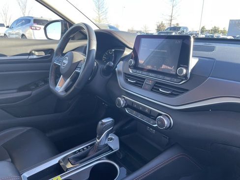 Used 2024 Nissan Altima 2.5 SR image 31