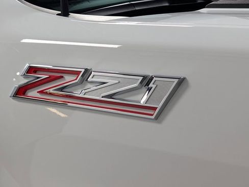 Used 2025 Chevrolet Silverado 2500 LT image 3