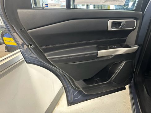 Used 2021 Ford Explorer XLT w/ Equipment Group 202A image 27