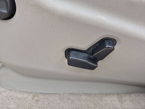 Used 2011 Jeep Grand Cherokee Laredo AWD/4WD image 17