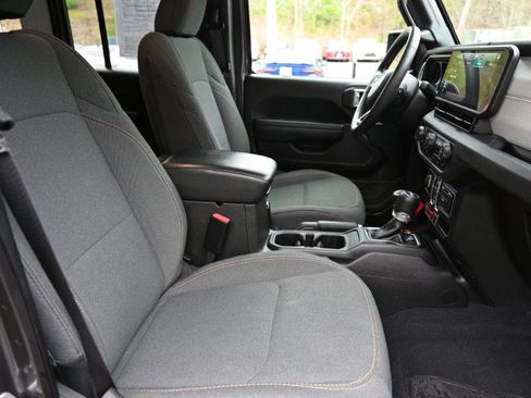 Used 2024 Jeep Wrangler Unlimited AWD/4WD image 22