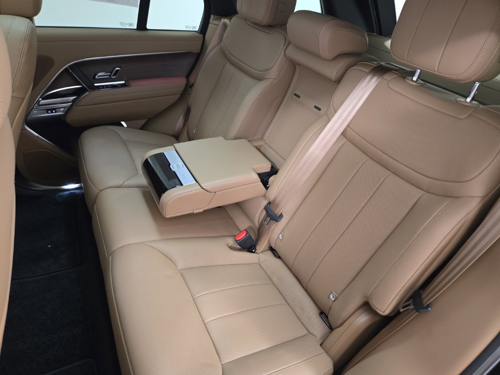 Used 2026 Land Rover Range Rover SE AWD/4WD image 25