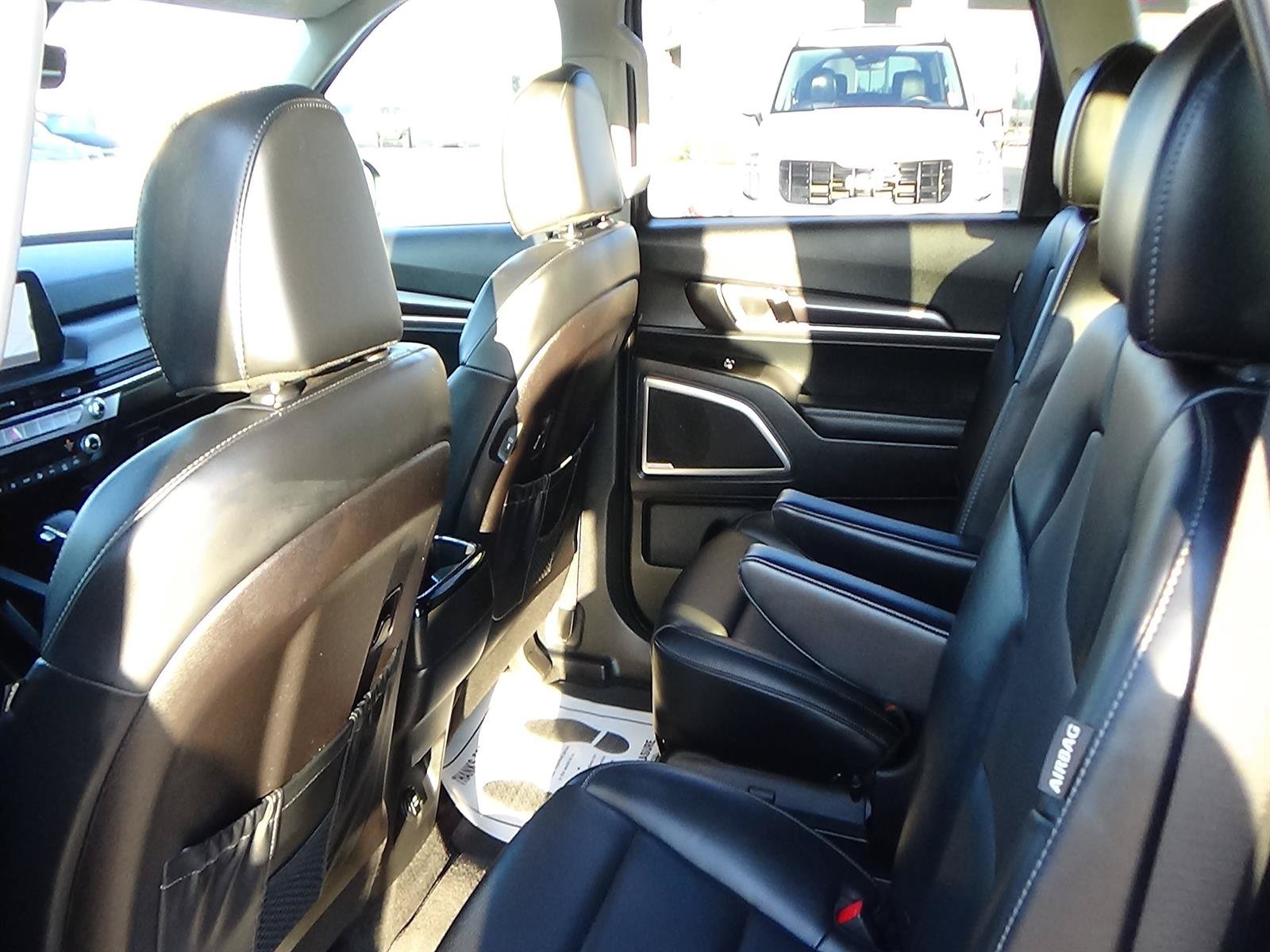 Used 2025 Kia Telluride S FWD image 11