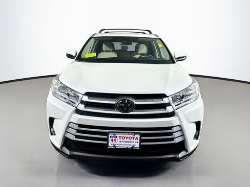 Used 2019 Toyota Highlander XLE AWD/4WD image 11