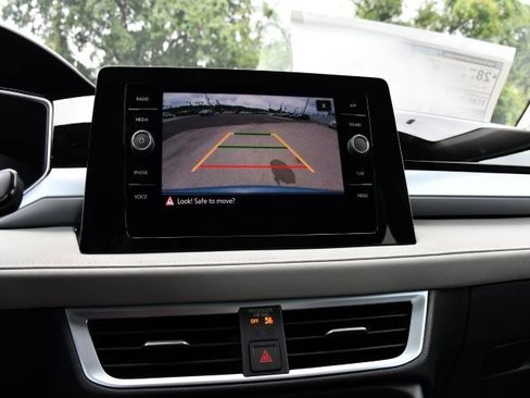 New 2025 Volkswagen Taos SE image 13