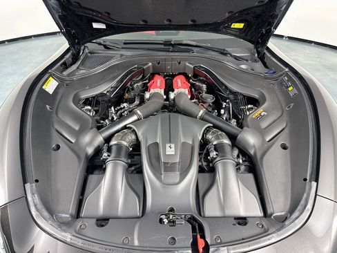 Used 2022 Ferrari Roma RWD image 31