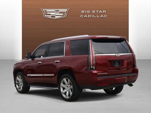 Used 2018 Cadillac Escalade Luxury image 3