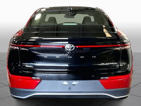 Used 2023 Toyota Crown Platinum image 5