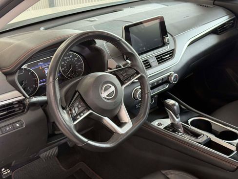 Used 2025 Nissan Altima 2.5 SR FWD image 5