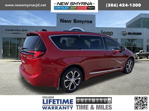 New 2026 Chrysler Pacifica Pinnacle image 3