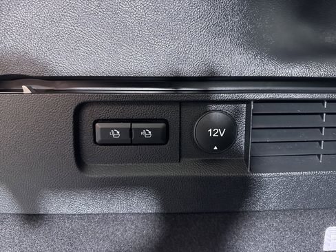 Used 2022 Lincoln Nautilus Reserve w/ Monochromatic Package image 9