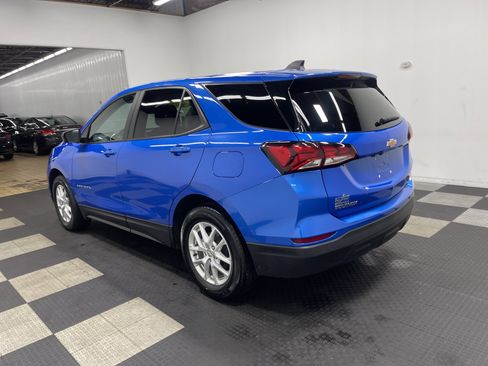 Used 2024 Chevrolet Equinox LS w/ LS Convenience Package image 2